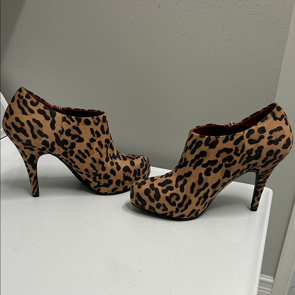 Christian Siriano Leopard Heeled Boots Booties 9.5 NWT - Picture 10 of 14